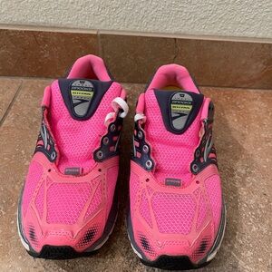 Brooks Women's Running Shoes - Hot Pink with Navy Accents